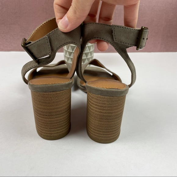 Universal Thread Gray Tan Open Toe Chunky Heels Shoes Ankle Strap Size 7.5 - Picture 6 of 8